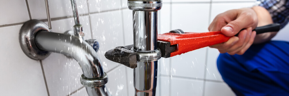 why your pipe might be leaking - fixing a leaking pipe or drain
